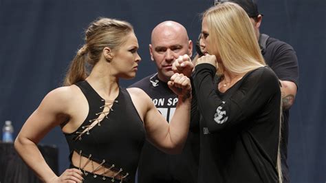 Ronda Rousey vs Holly Holm .
